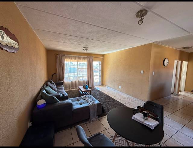 2 BEDROOM TOWNHOUSE FOR SALE IN VANDERBIJLPARK SE 2
